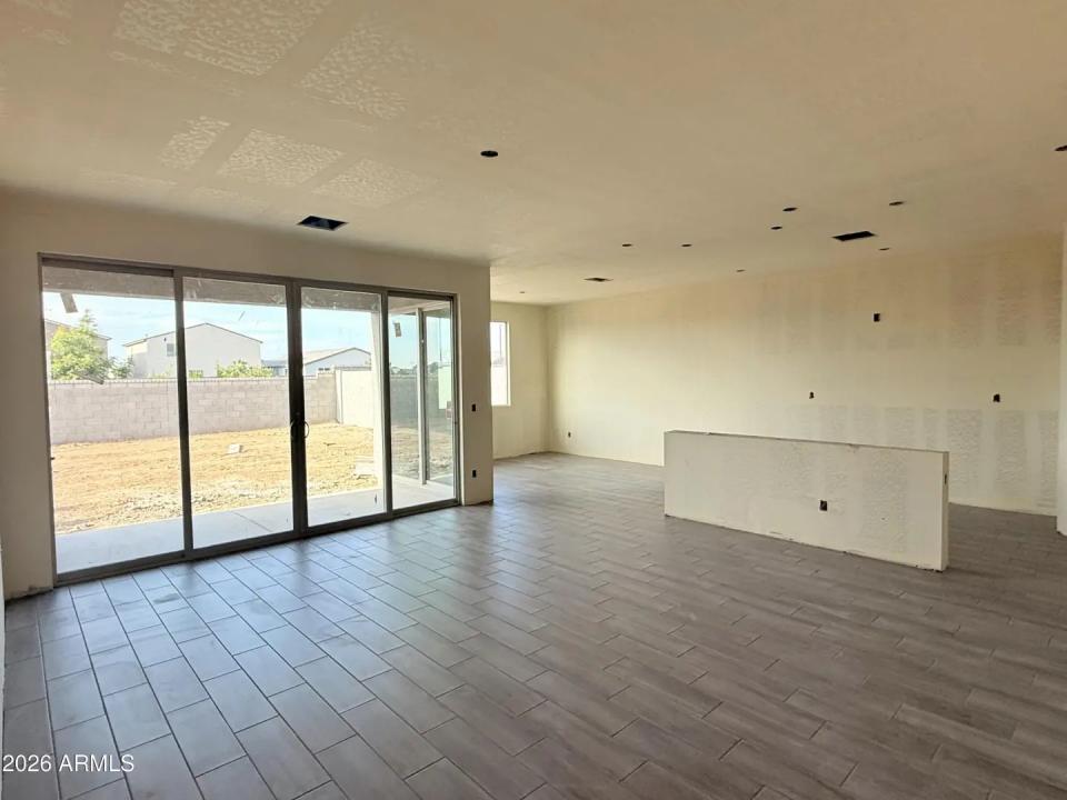 Real Estate Picture 3