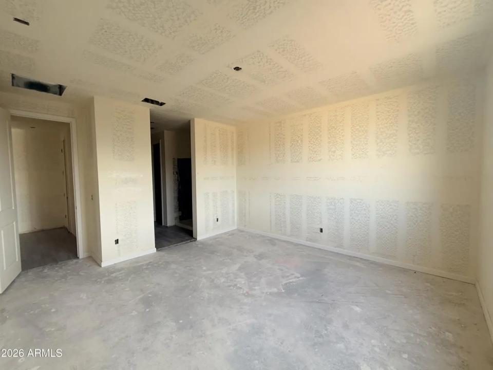 Real Estate Picture 4
