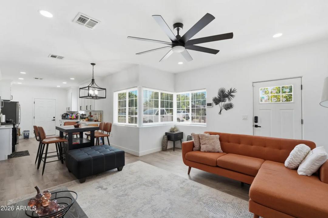 Real Estate Picture 7