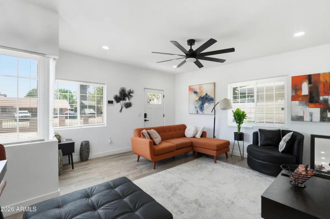 Real Estate Picture 8