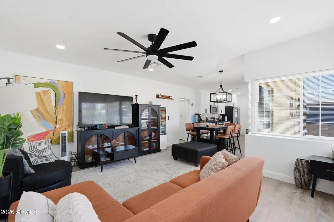 Real Estate Picture 10