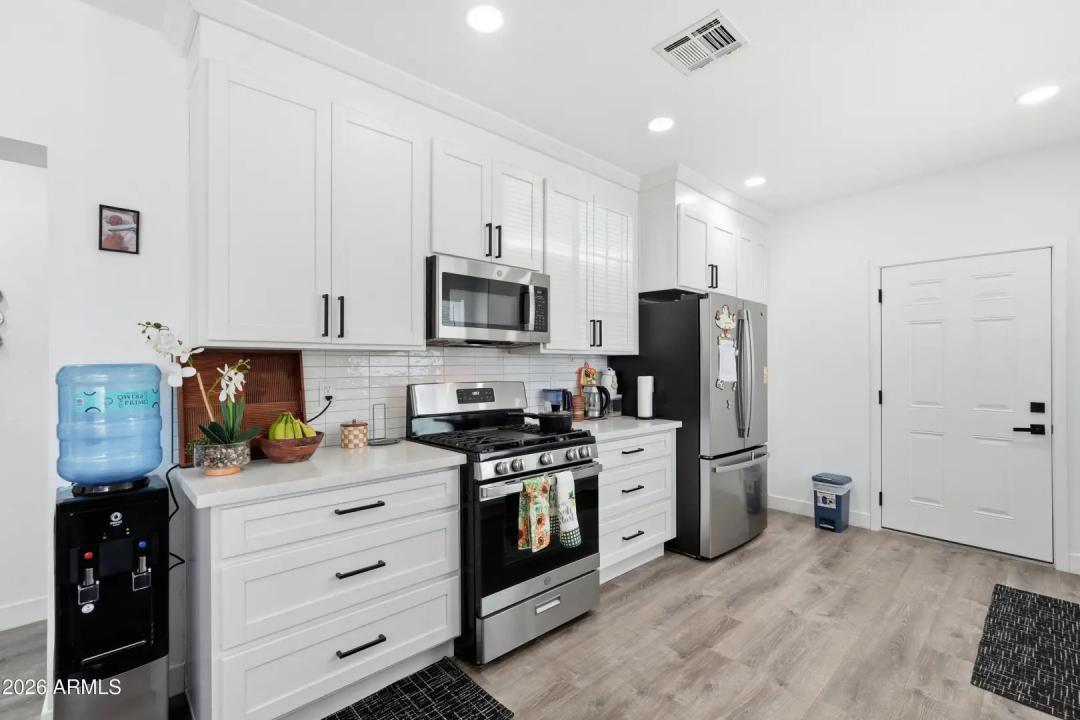 Real Estate Picture 11
