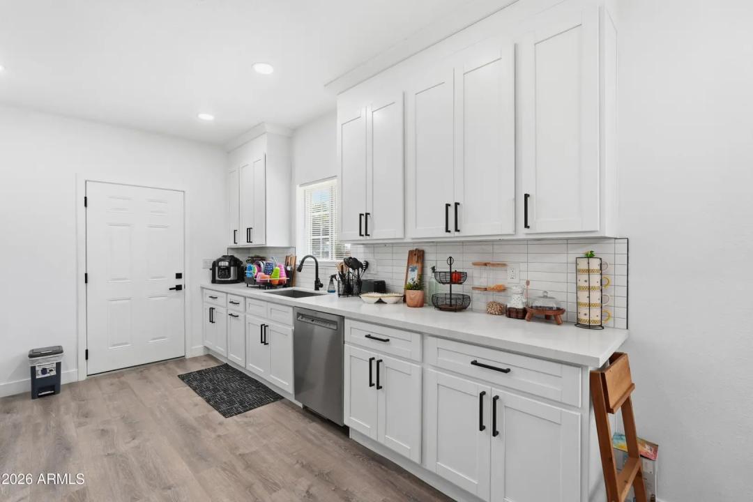 Real Estate Picture 12
