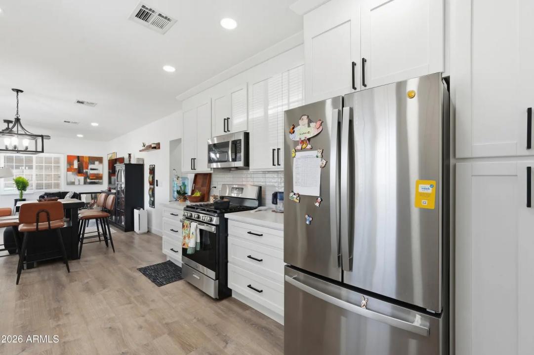 Real Estate Picture 14