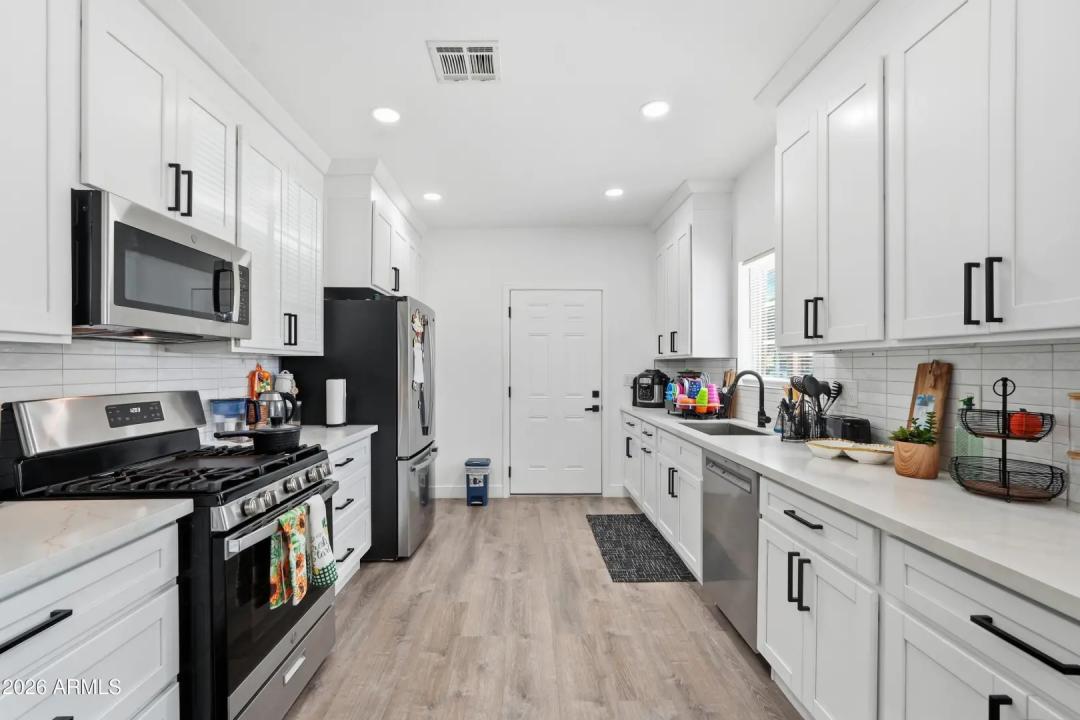 Real Estate Picture 15