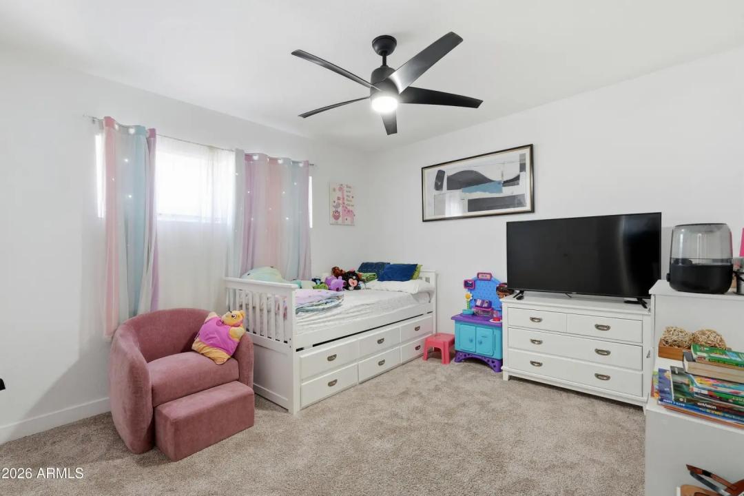 Real Estate Picture 18