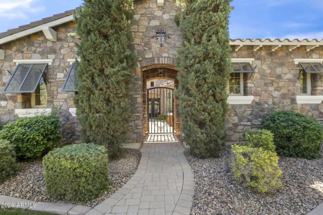 Real Estate Picture 7