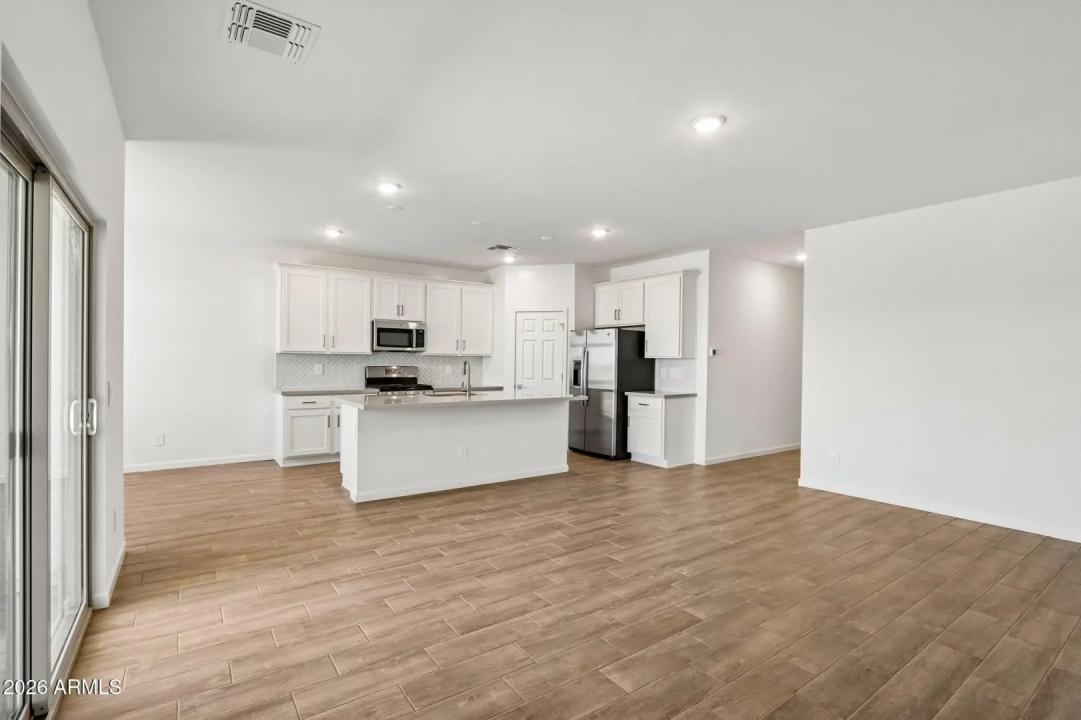 Real Estate Picture 6