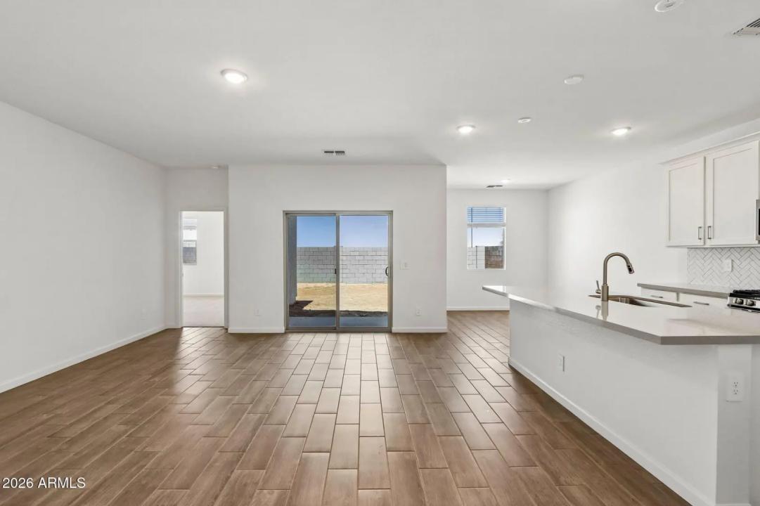Real Estate Picture 7