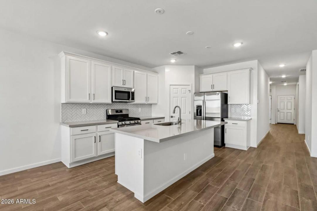 Real Estate Picture 8