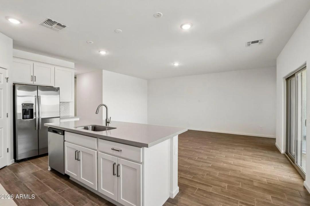 Real Estate Picture 9