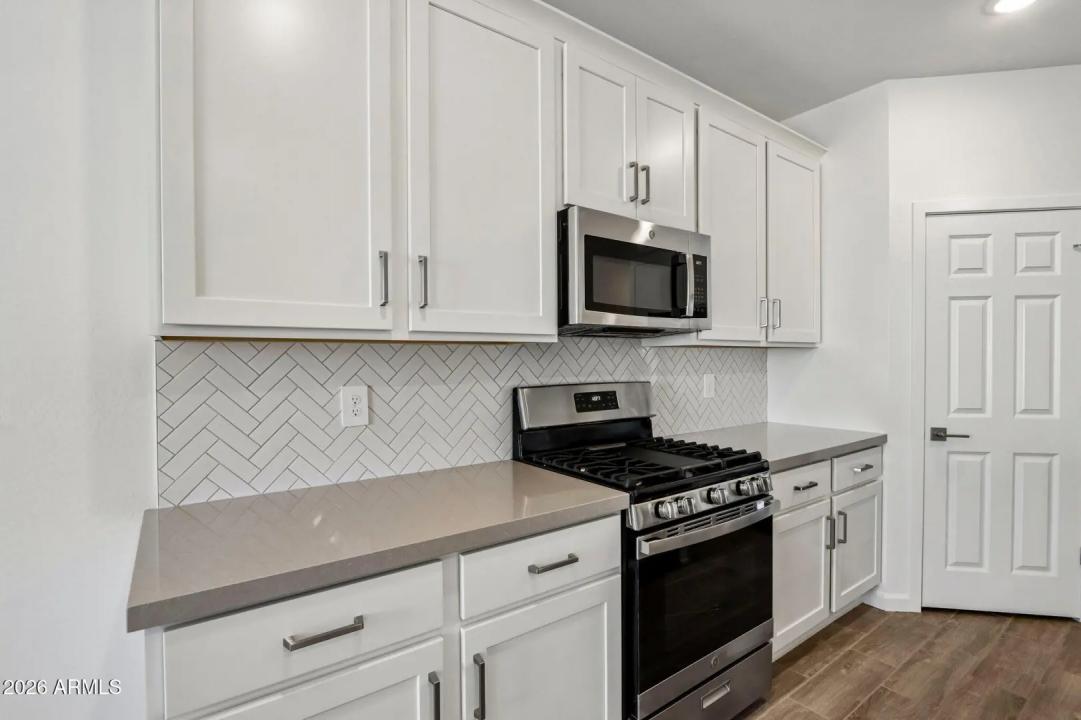 Real Estate Picture 10