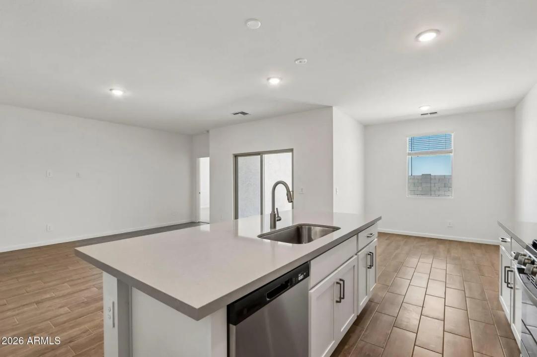 Real Estate Picture 11