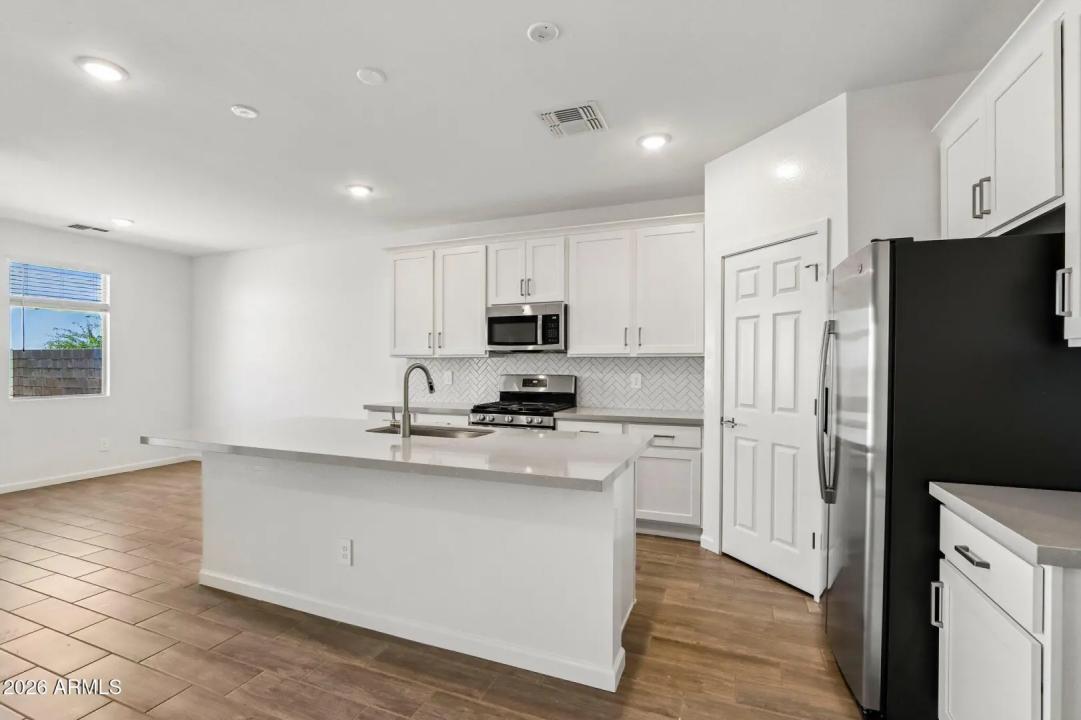 Real Estate Picture 12