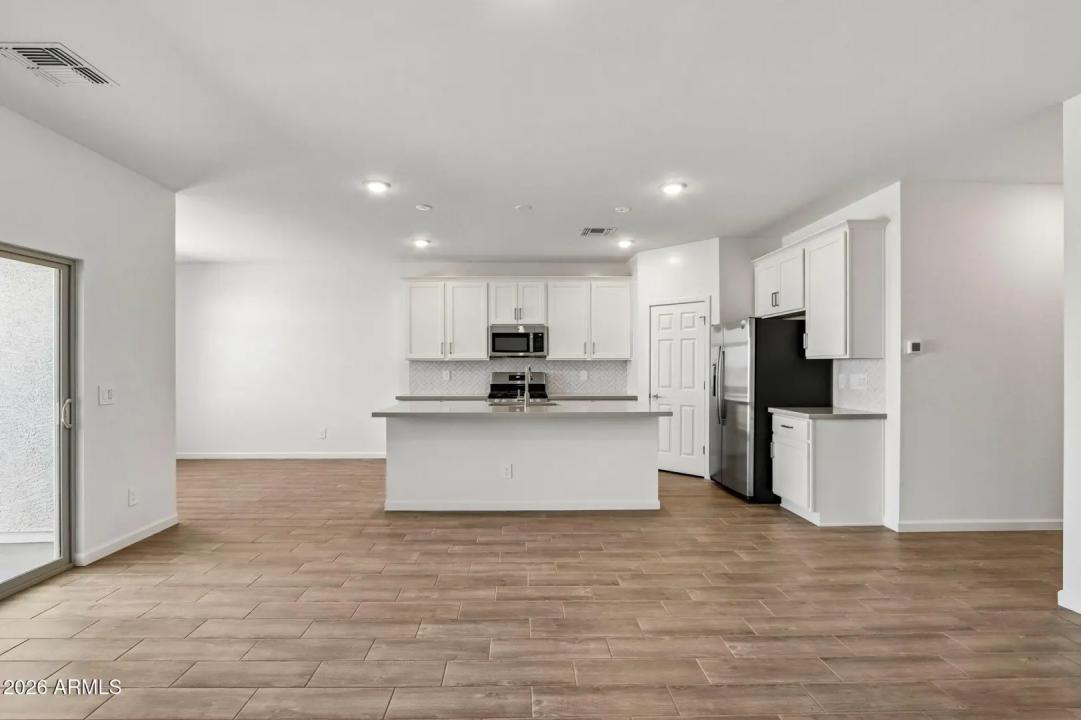 Real Estate Picture 13