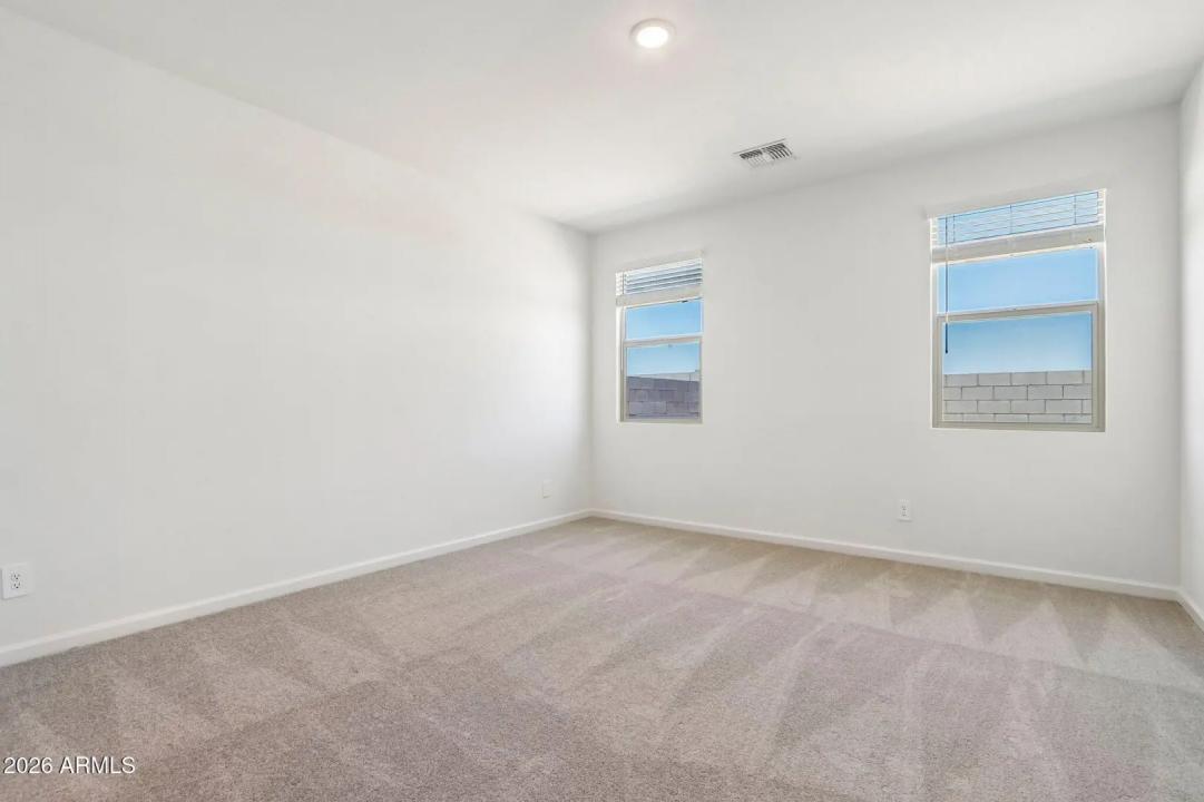 Real Estate Picture 14