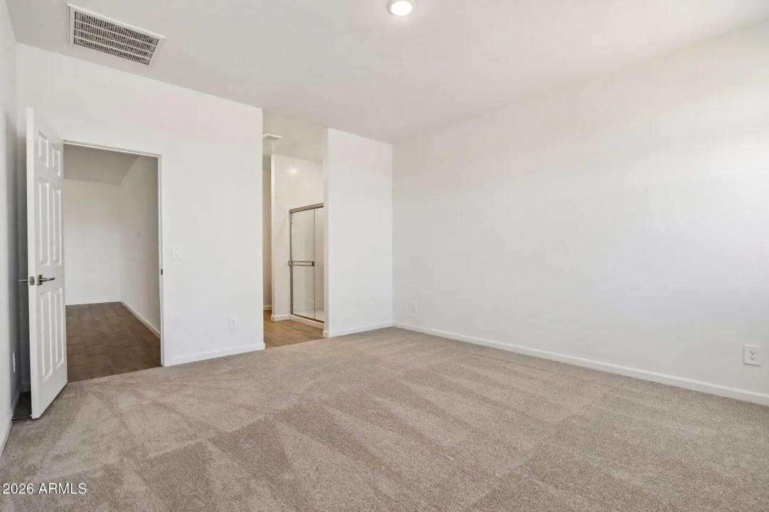 Real Estate Picture 15