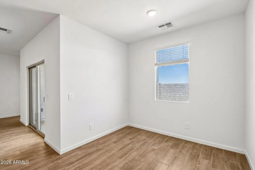 Real Estate Picture 18