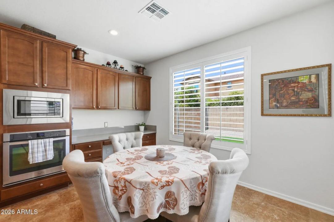 Real Estate Picture 19