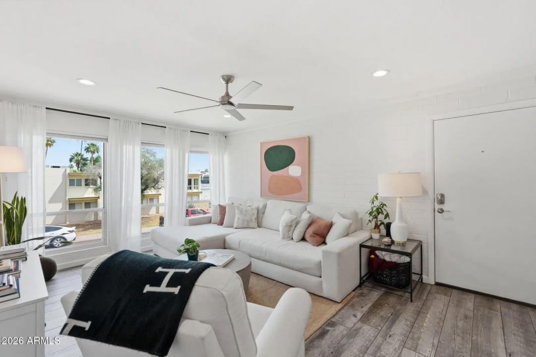 Real Estate Picture 3