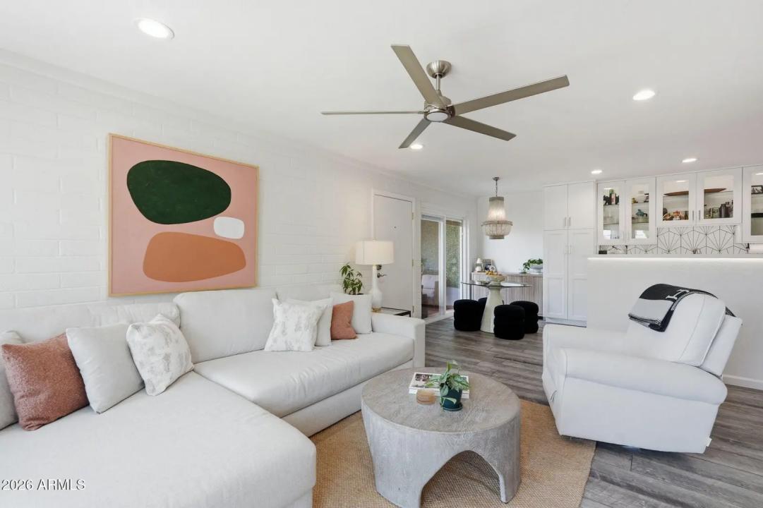 Real Estate Picture 4