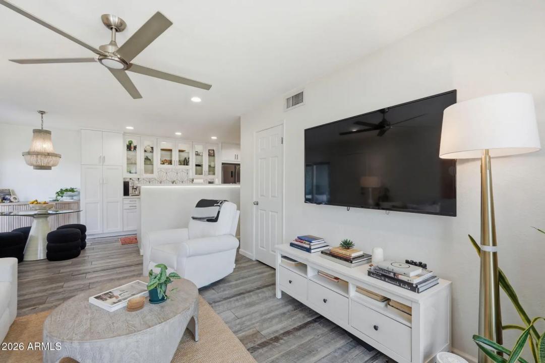 Real Estate Picture 5