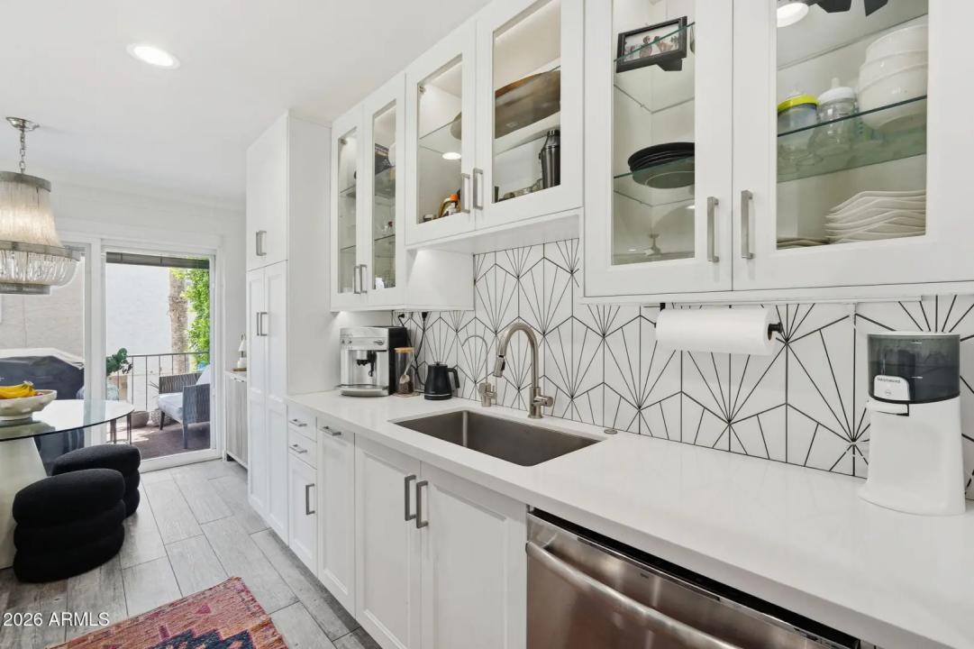 Real Estate Picture 8