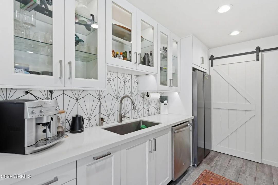 Real Estate Picture 7