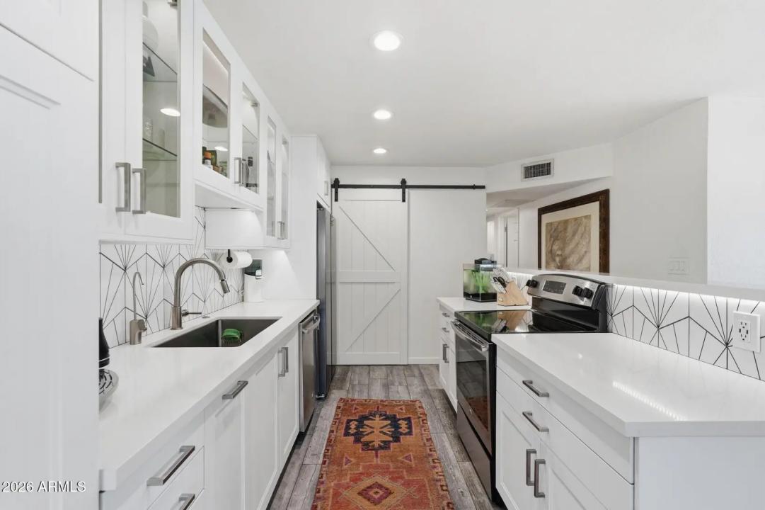 Real Estate Picture 6