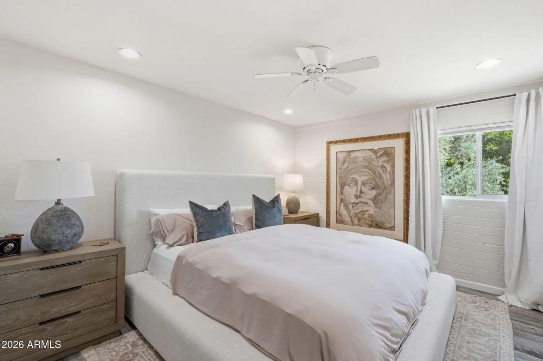 Real Estate Picture 12