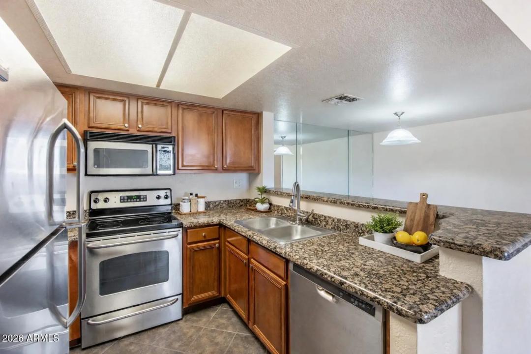 Real Estate Picture 4