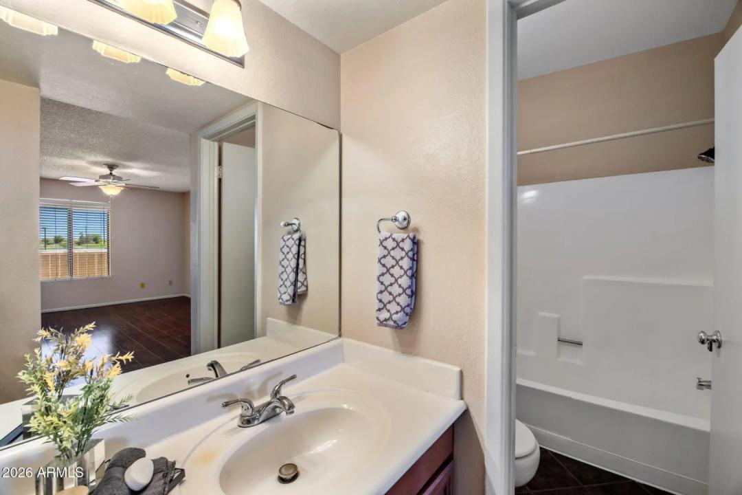 Real Estate Picture 11