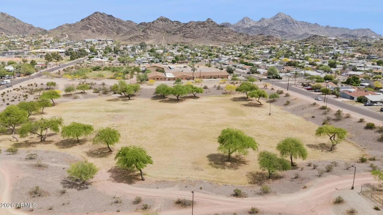 Real Estate Picture 7