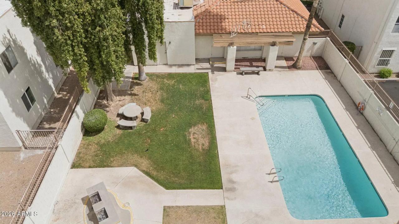 Real Estate Picture 8