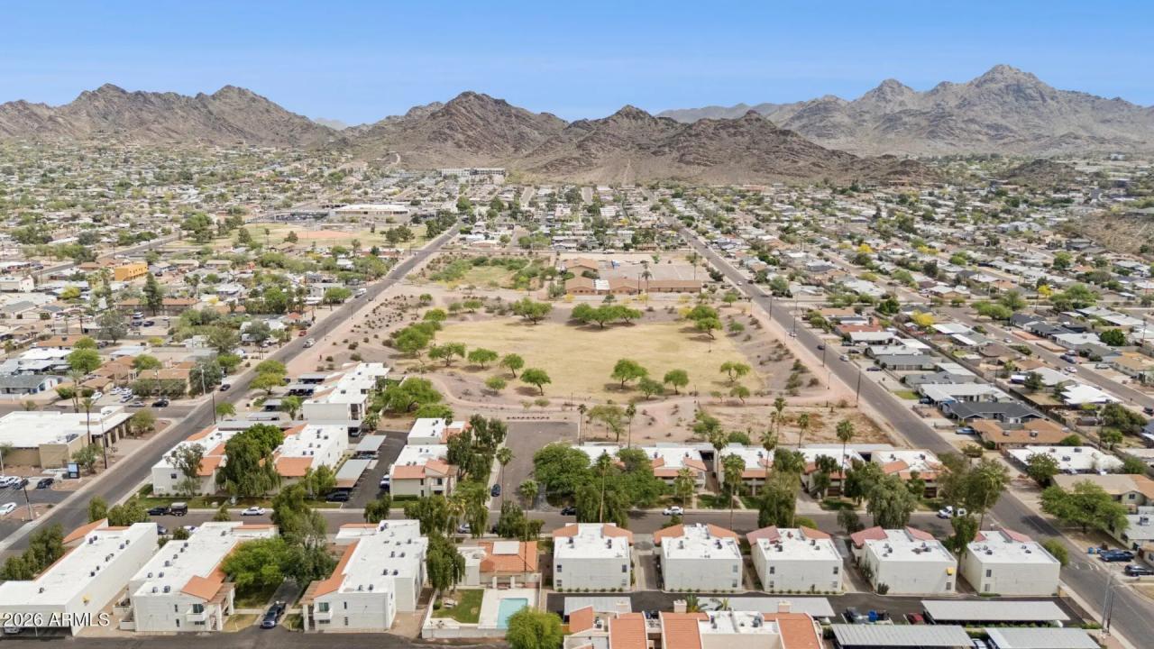 Real Estate Picture 12