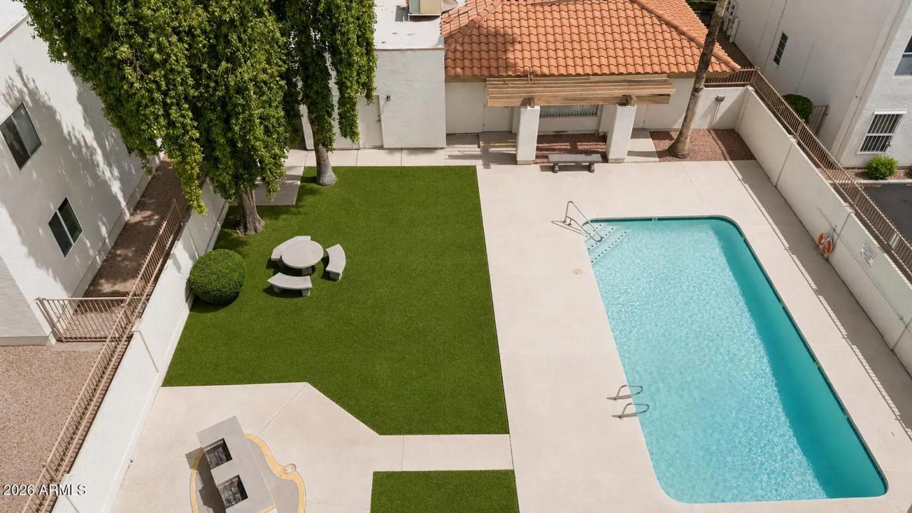 Real Estate Picture 5