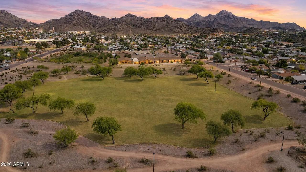 Real Estate Picture 4