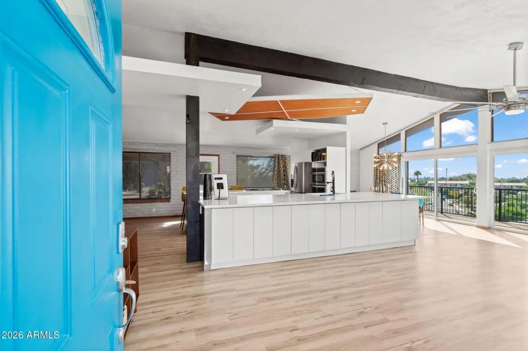 Real Estate Picture 4