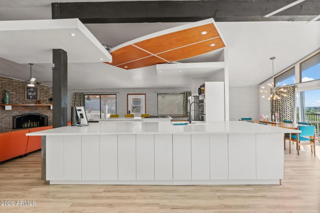 Real Estate Picture 11