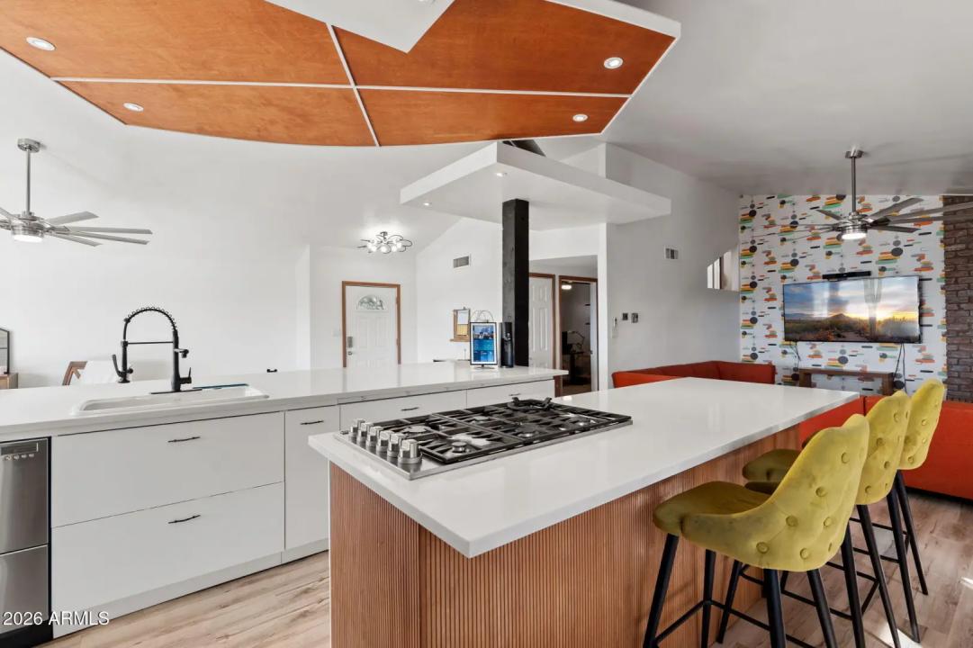 Real Estate Picture 12