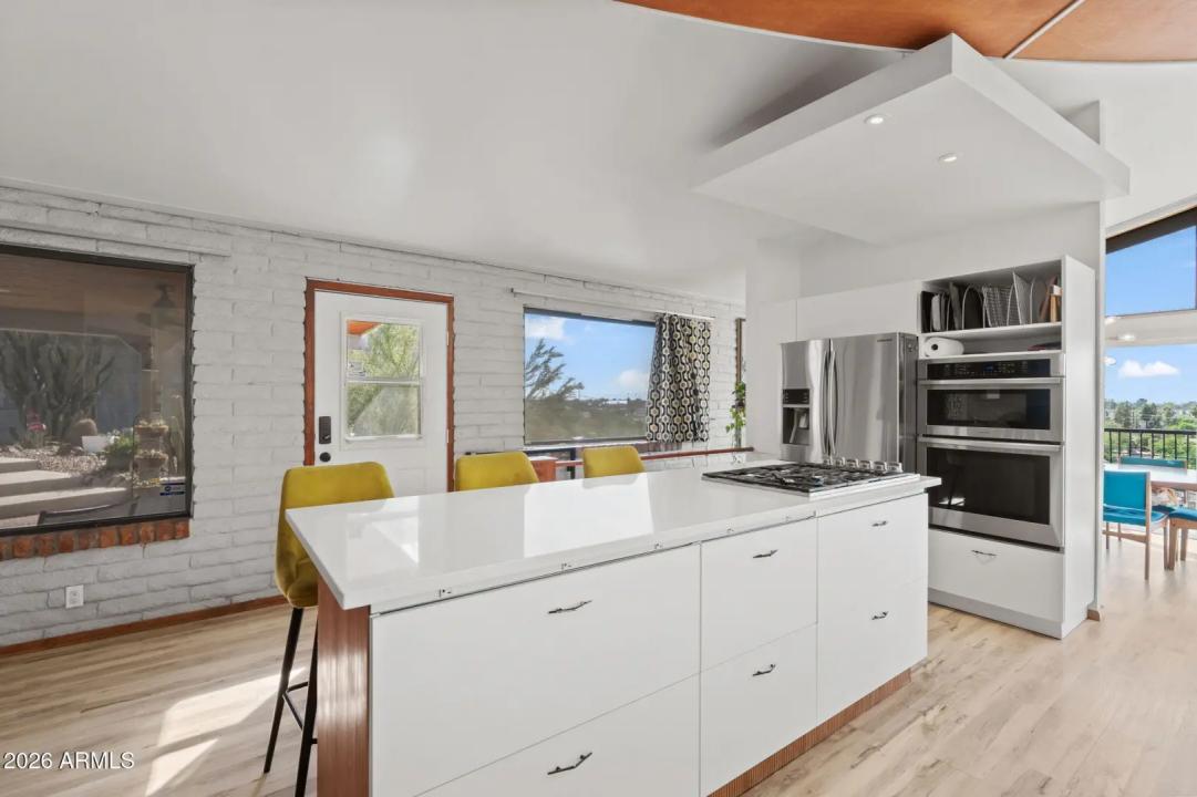 Real Estate Picture 14