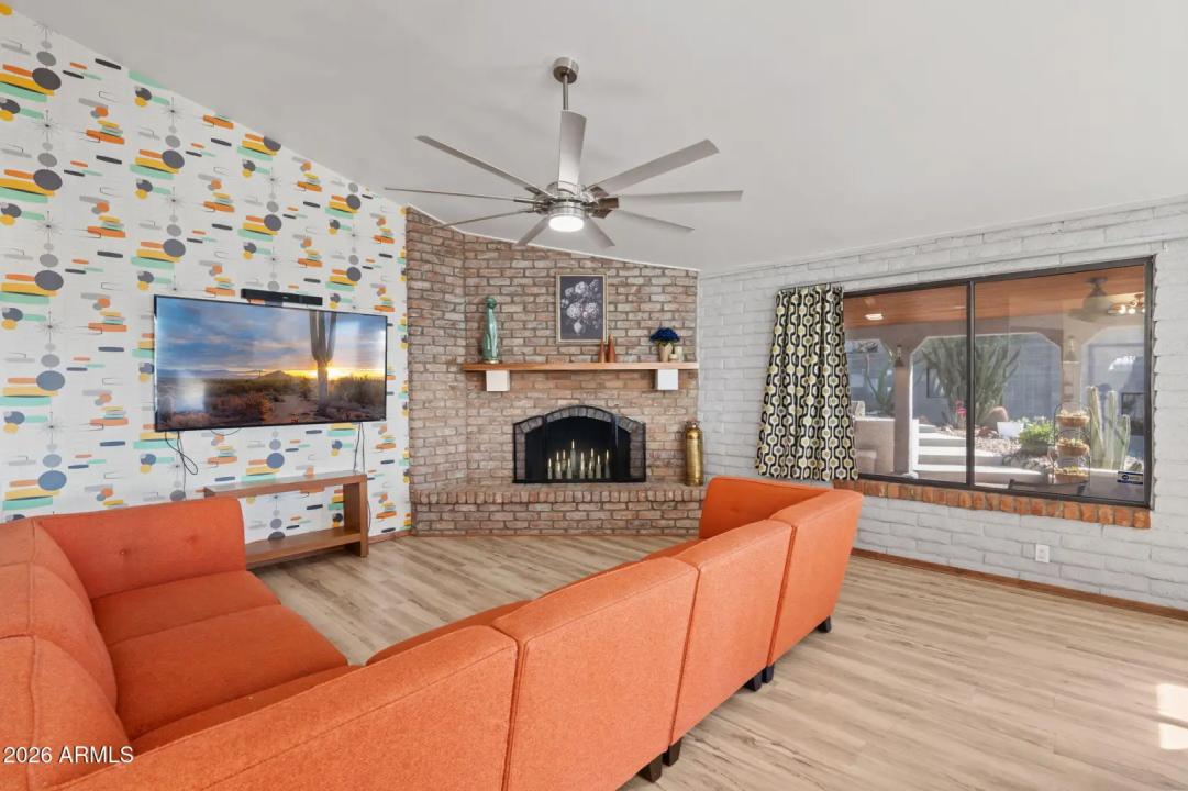 Real Estate Picture 17