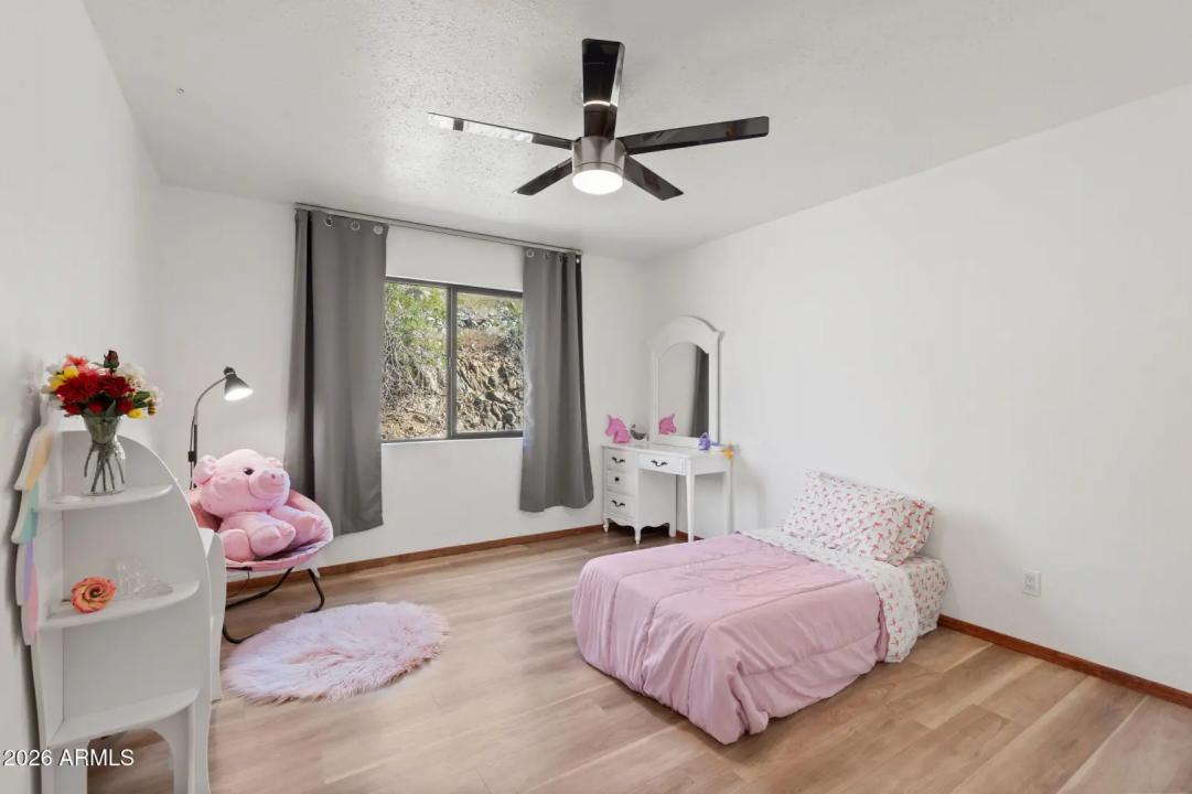 Real Estate Picture 24