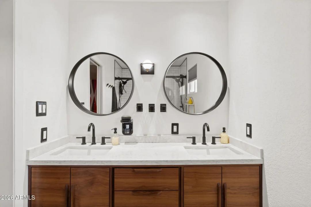 Real Estate Picture 22