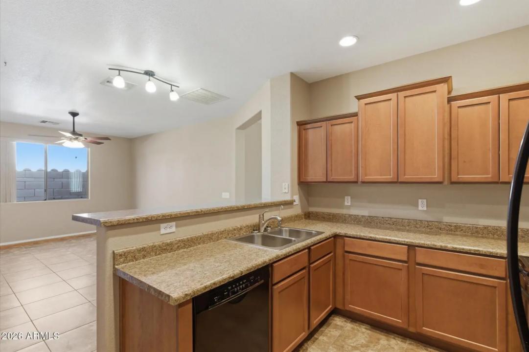 Real Estate Picture 5