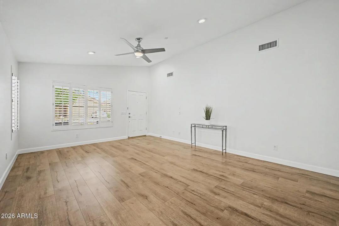 Real Estate Picture 3