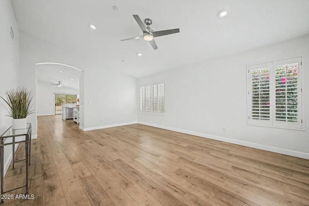 Real Estate Picture 4