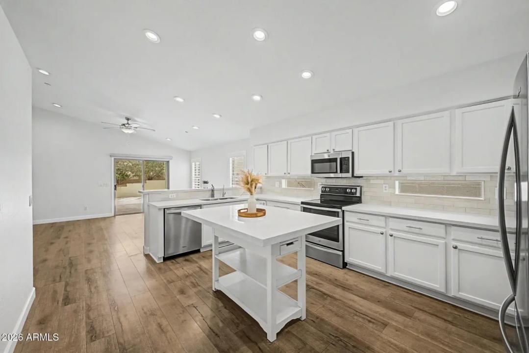 Real Estate Picture 8