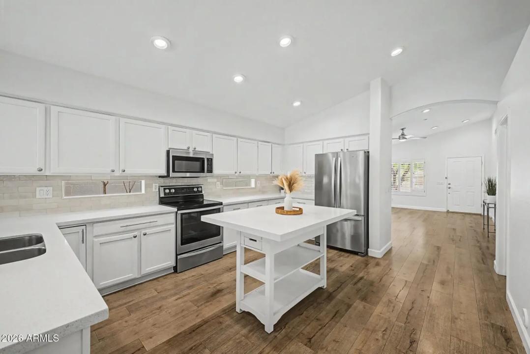 Real Estate Picture 9