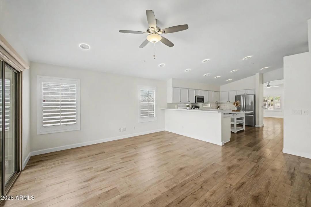 Real Estate Picture 5